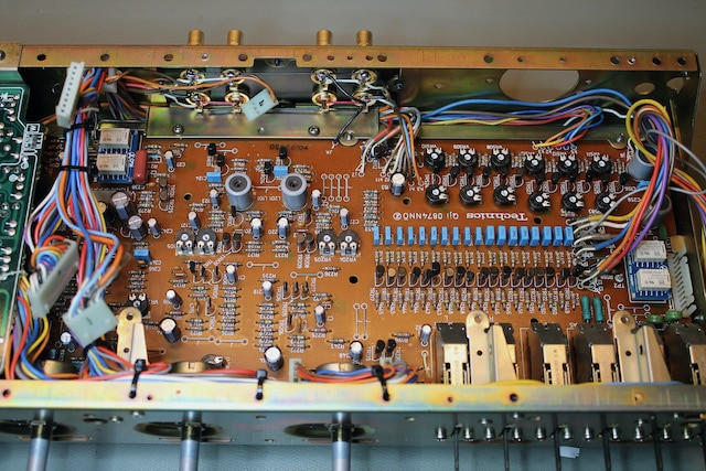 Technics RS-1700 main amp with new capacitors and trimmers