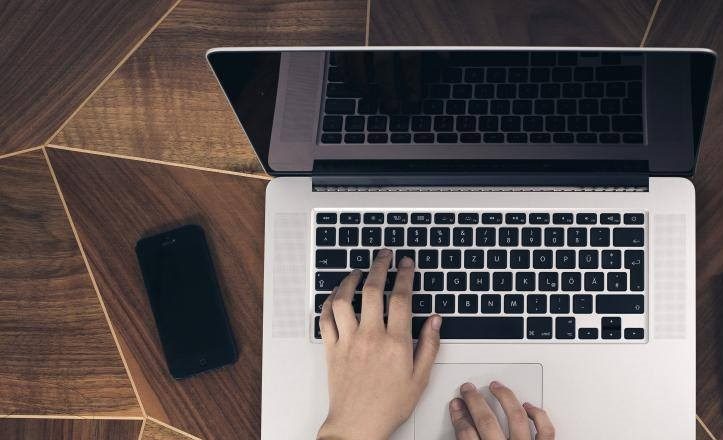 computer_tastatur1 hjælp til tekstforfatning SEO korrektur oversættelse grøn profil