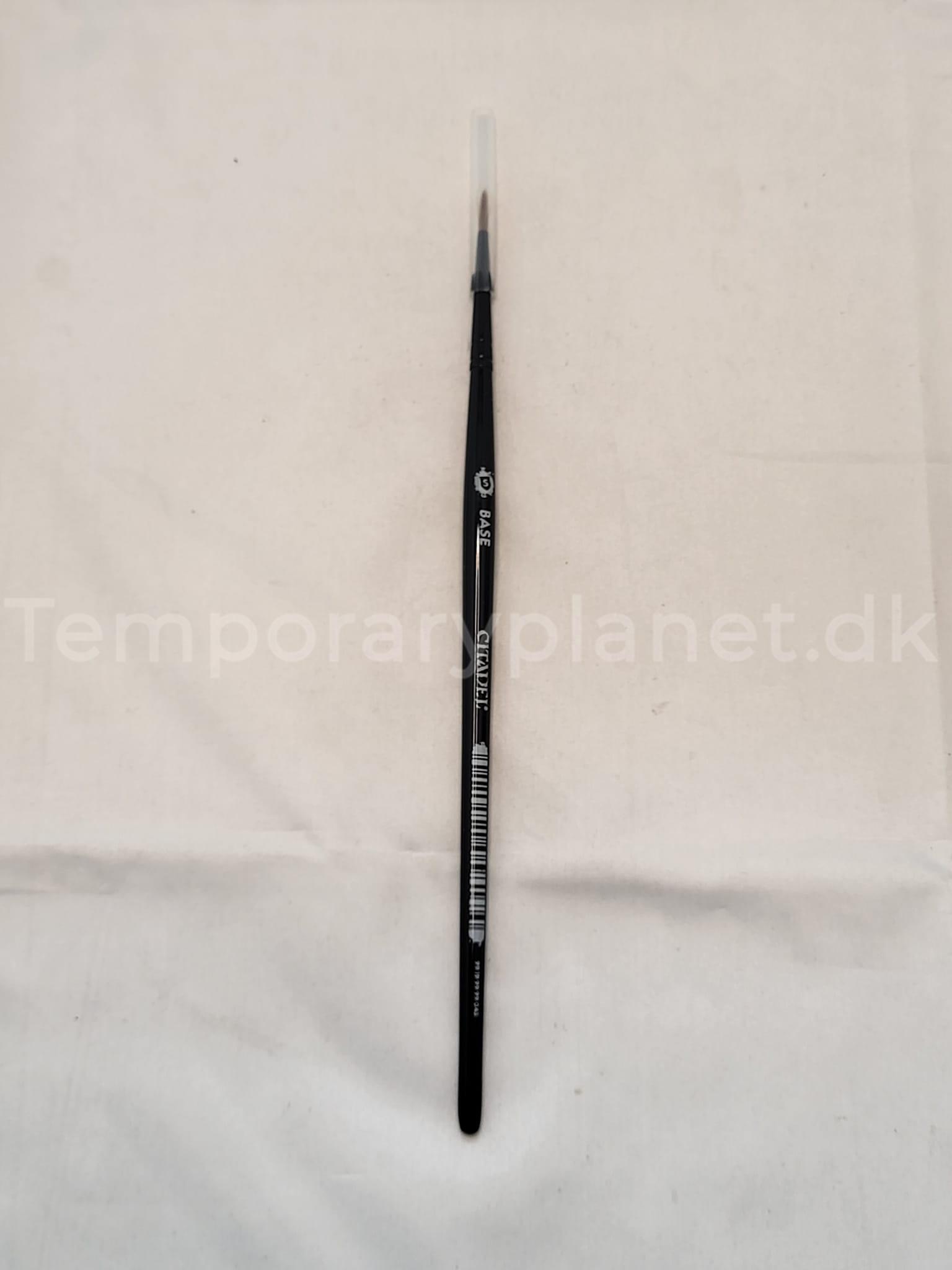 Small Base Brush Citadel Colour Black Warhammer Fantasy AoS Age of Sigmar Games Workshop OOP 1