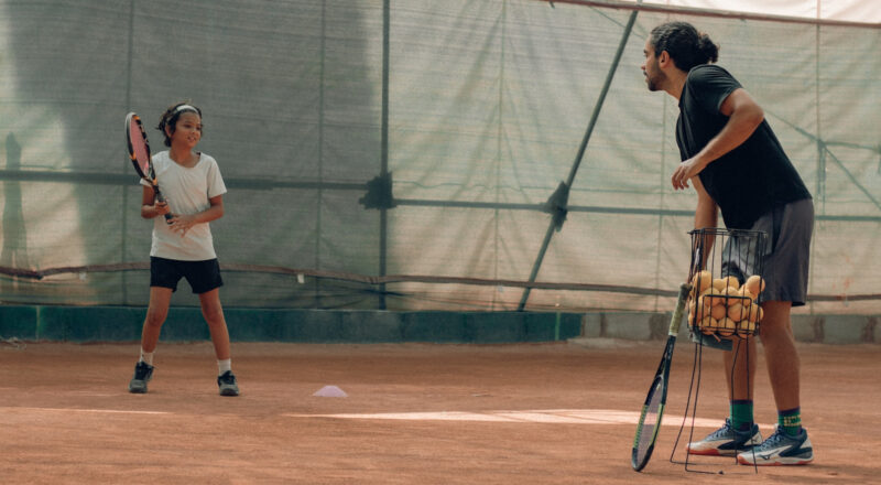 Tennistrainer werden: Gehalt, Lizenzen & Selbstständigkeit