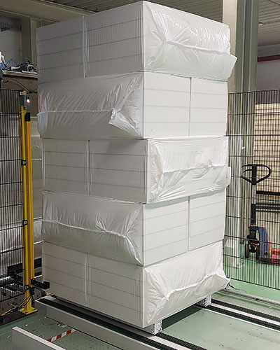 Pallet with PU insulation panels
