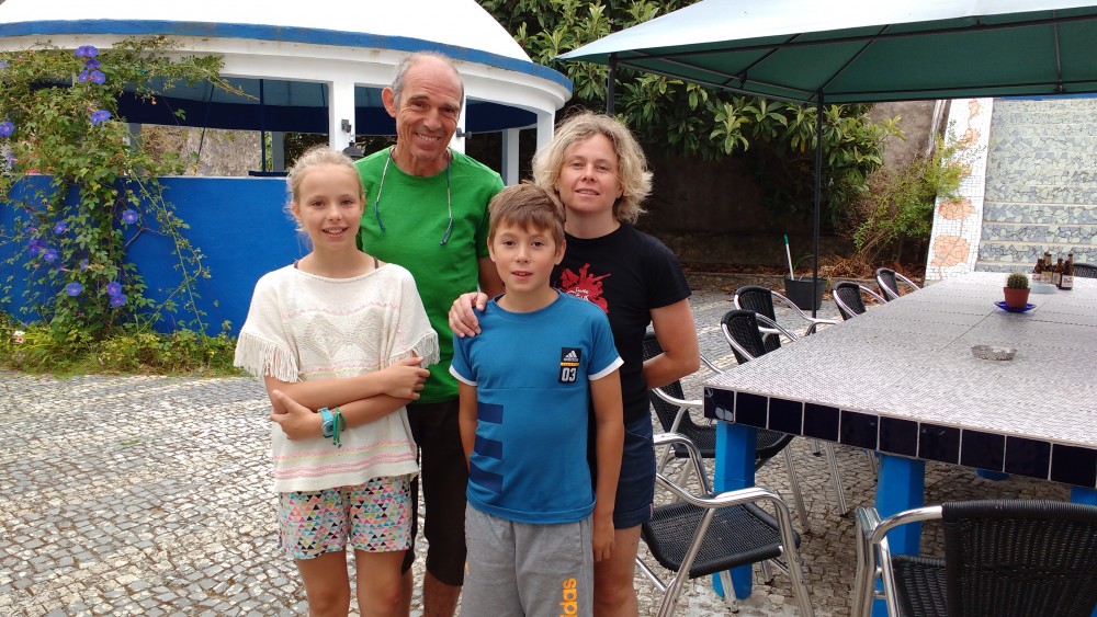 spanish-family-in-apartment-Ceylon