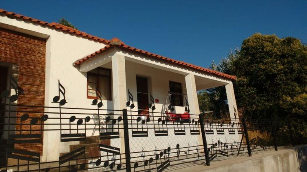 The-music-fence-and-veranda-of-Casa-Palmeira