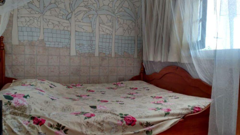 Casa-de-férias-Palmeira-quarto-com-cama-de-casal