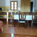 eettafel-en-keuken-van-vakantiehuis-Oliveira