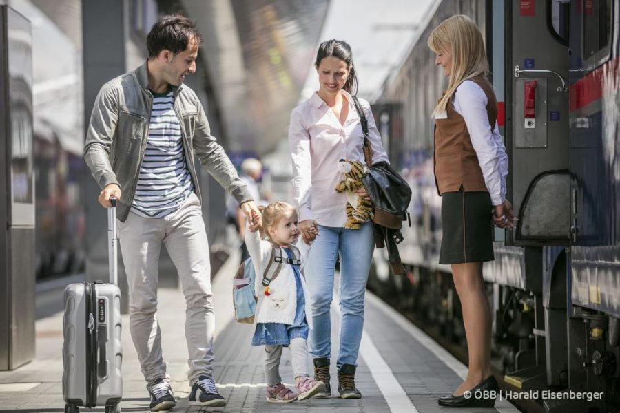 Traveling with children image