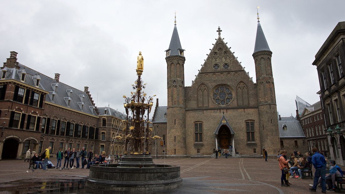 Den Haag Binnenhof versus Publieke Omroep