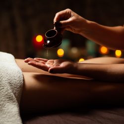 close-up-therapist-pouring-oil-spa-treatment-less close-up-therapist-pouring-oil-spa-treatment-less