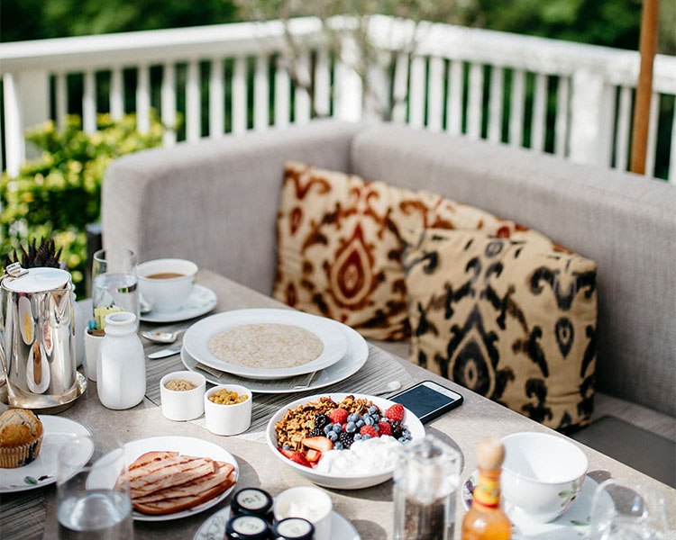 750x600-carousel-hotelpage_0004_Belmond-El-Encanto-breakfast-