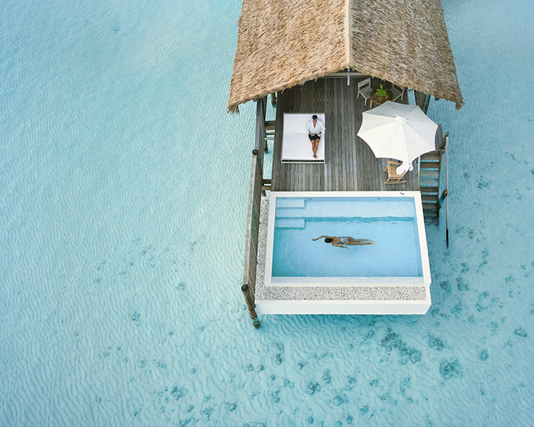750x600-Como Cocoa Islands_Maldives_0000_como-cocoa-island-aerial-one-bedroom-water-villa-terrace-with-couple