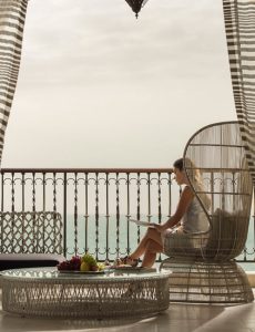 600x650_FSatJumeirahBeach_Dubai_0001_FourSeasons_Jumeira Beach_Dubai_balcony