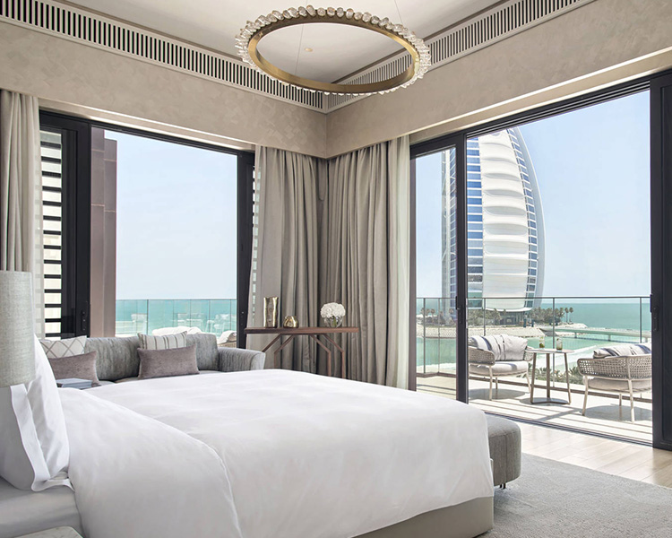 750x600-Jumeirah-Al_Naseem_Dubai_0003_content--high_resolution_300dpijumeirah-al-naseem--royal-penthouse-suite--bedroom