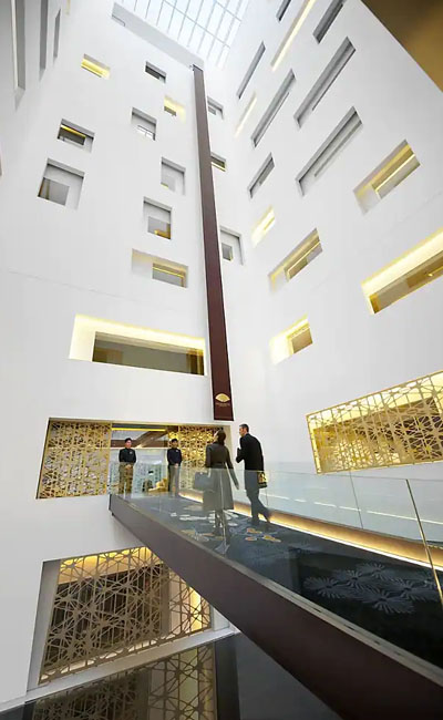 400x650 -MO-Barcelona-Spain_0003_barcelona-lobby-atrium-with-skywalk-3.webp
