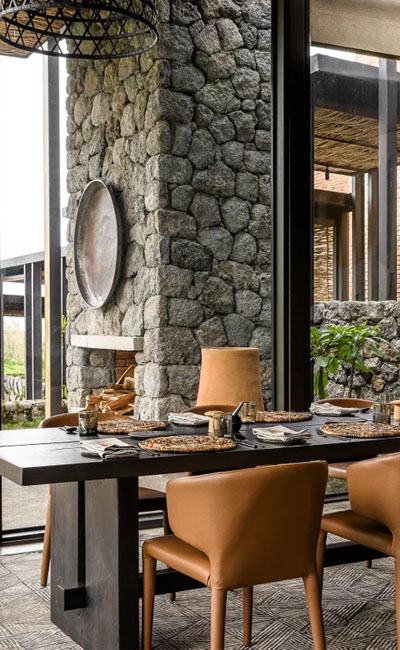 400x650_Singita_Kwitonda_Lodge_0001_Singita-Kwitonda-Lodge-Dining-Area-3.webp