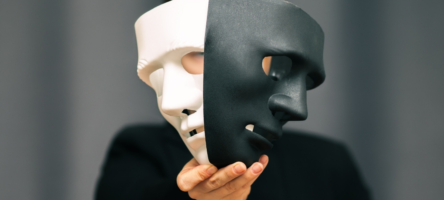 Weiße und schwarze Maske