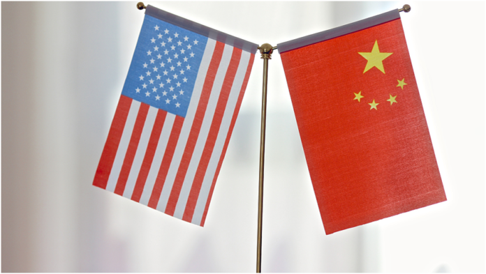 The national flags of China and the U.S. /CFP