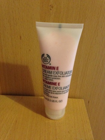 The Body Shop Vitamin E Cream Exfoliator