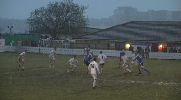 The snow made playing conditions very difficult. (Photo: James Williams)