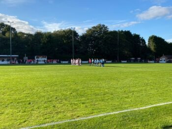 Lincoln United and Newark Town prepare for the shoot-out