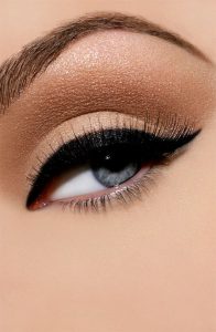 Eyeliner for cocktail makeup