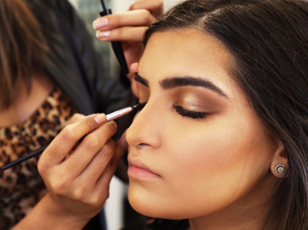 Guide to Applying Eye Makeup