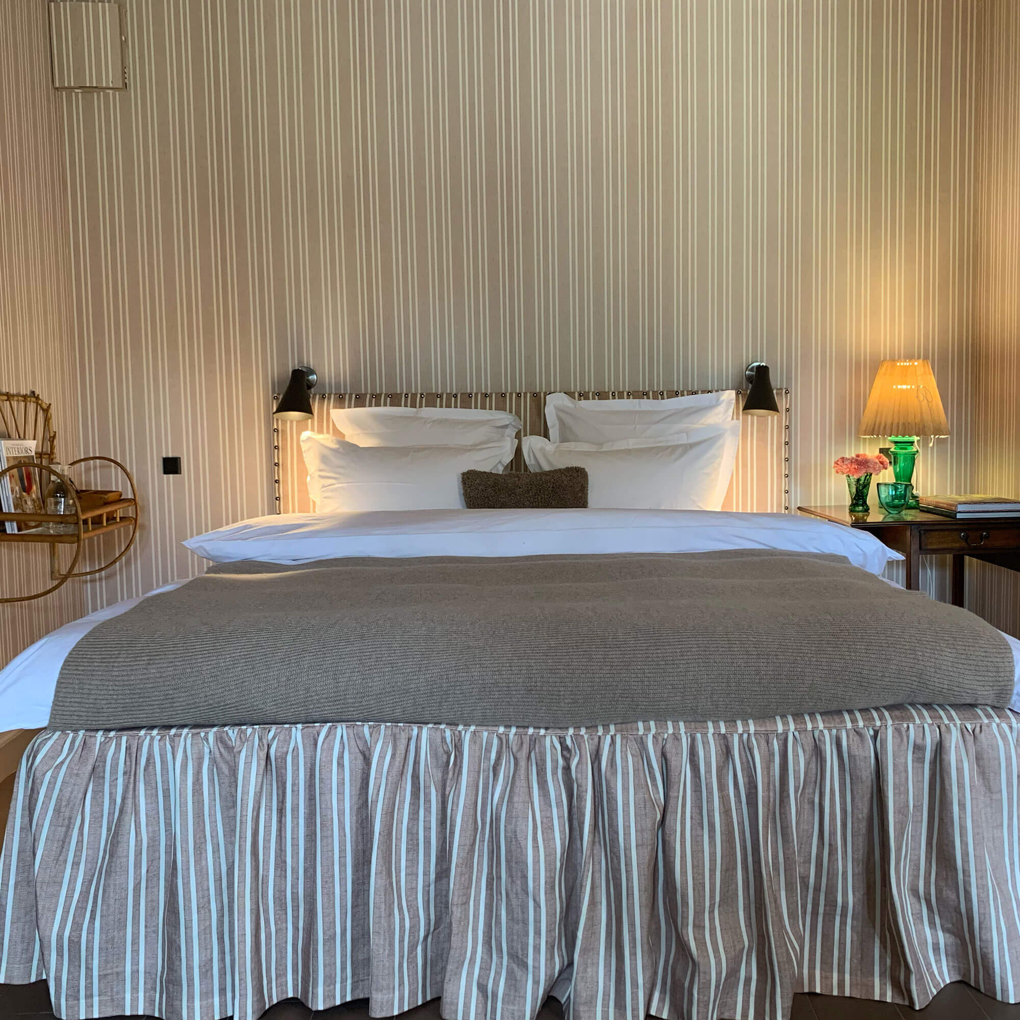 King size bed in Room 3 at Hotel The Monica