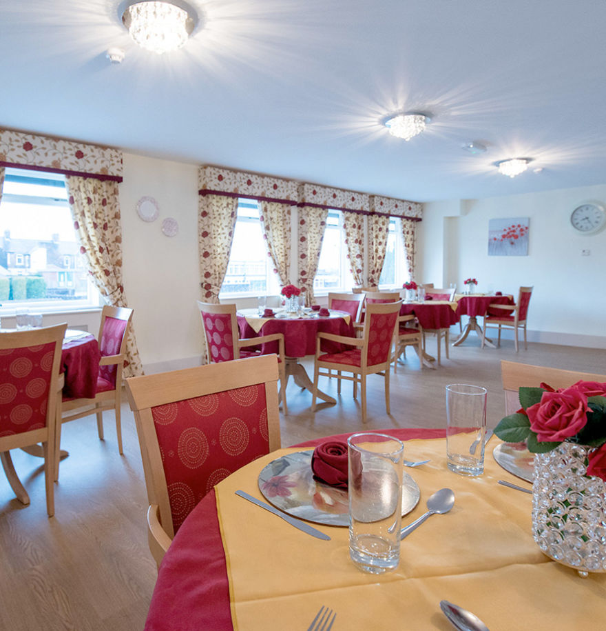 dining room with red chairs and tablecloths