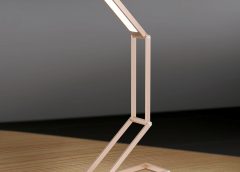 Praktisk LED-bordlampe Falto med batteri gull