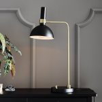 Dempbar bordlampe Larry, svart-messing