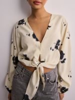 Object Collectors Item - Beige - Objjenni L/S Cropped Top 132