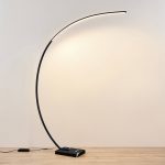 Lindby Kendra buet LED-gulvlampe, svart