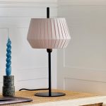 Bordlampe Dicte, håndbundet skjerm, rav