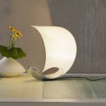 Designer-bordlampe Curl hvit/avspeilet