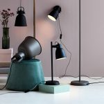 Gulvlampe Adrian av metall, svart