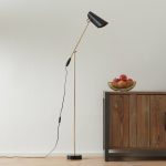 Gulvlampe Birdy i retrodesign i svart/messing