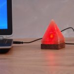 Liten USB bordlampe Pyramide til datamaskin