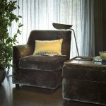 Oluce Plume bordlampe i bronse