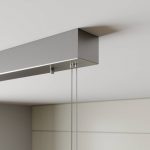 Svart LED-hengelampe Lio med gulldekor