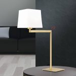 Carlton bordlampe i tekstil, matt messing