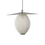 GUBI Satellite utend⌀rspendel, 57x36 cm, svart/kremhvit