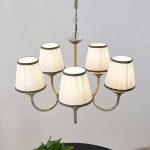 Lindby lysekrone Lumiel, 5-lys, krem/messing, tekstil