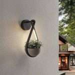 Lucande utend⌀rs LED-vegglampe Florka, naturstein, hengende kurv