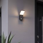 Lucande utend⌀rs LED-vegglampe Timm, 20 cm, antrasitt, sensor