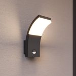 Lucande utend⌀rs LED-vegglampe Timm, 20 cm, antrasitt, sensor
