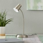 Nikkelfarget LED-bordlampe Narcos