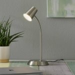Nikkelfarget LED-bordlampe Narcos