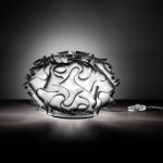 Slamp Veli - design-bordlampe, ⌀ 32 cm, antrasitt