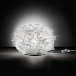 Slamp Veli - design-bordlampe, ⌀ 32 cm, hvit