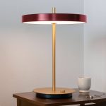 UMAGE LED-bordlampe Asteria Table, USB, rubinr⌀d/messing