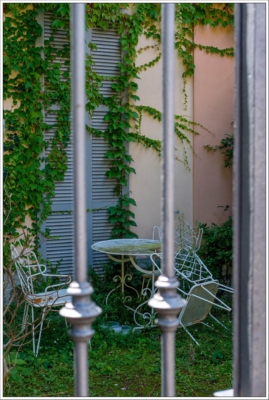 terrasse abandonnée, végétation